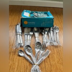 NIB R&B Everyday Plus 45-Piece Flatware Set w 25 Yr Guarantee Retail $200+